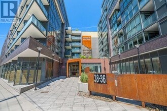 Building Photo - 38-538 Howard Park Ave