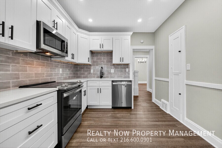 Primary Photo - 3490 Raymont Blvd
