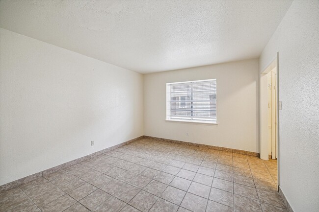 Building Photo - 3003 Falk Ct