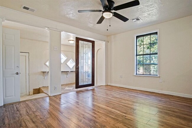 Foto del edificio - 2812 S Broadway Ave