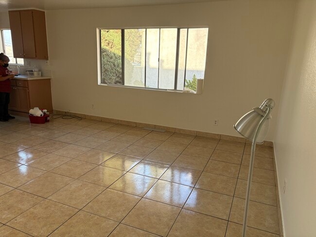 Building Photo - 711 W Roosevelt Ave