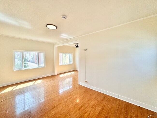 Foto del edificio - 1417 N Hobart Blvd