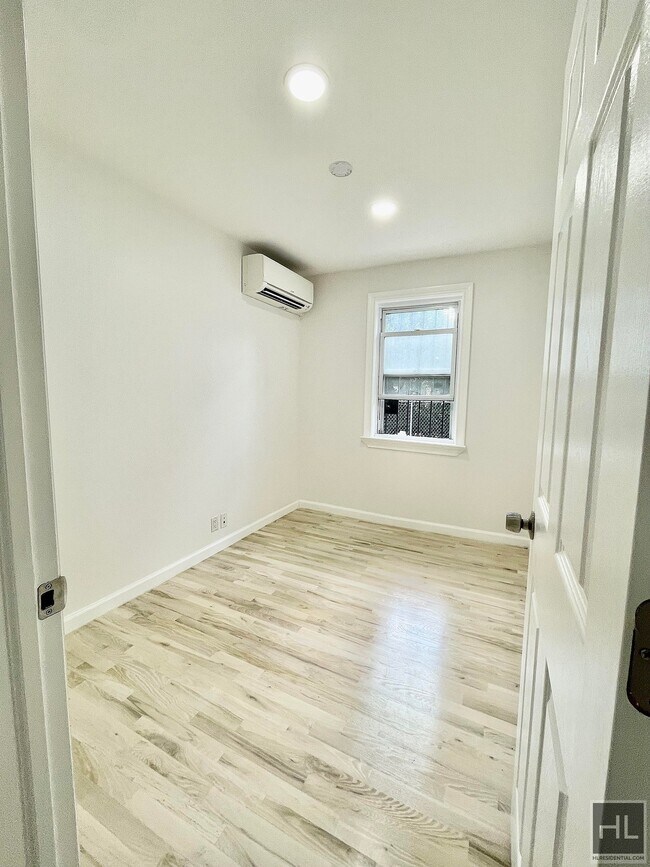 Foto del edificio - Commercial space 23 AVENUE Astoria