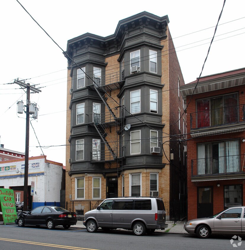Primary Photo - 230 49th St