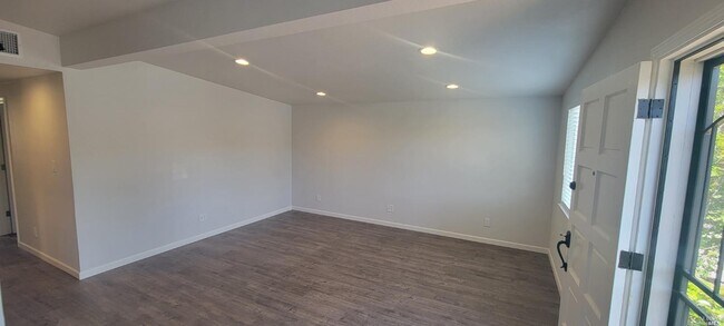 Building Photo - 127 Auden St
