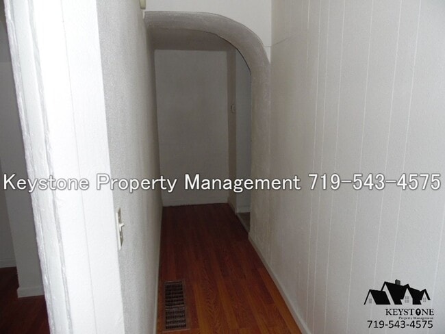 Building Photo - $475 OFF - Move In Special! Two Bedroom Un...