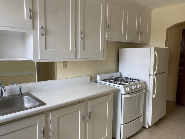 Building Photo - 464 Highland Ave