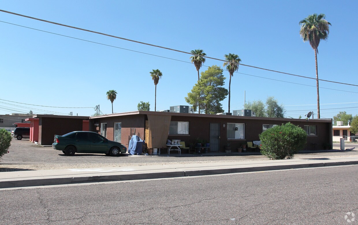 Primary Photo - 9847 N 11th Ave