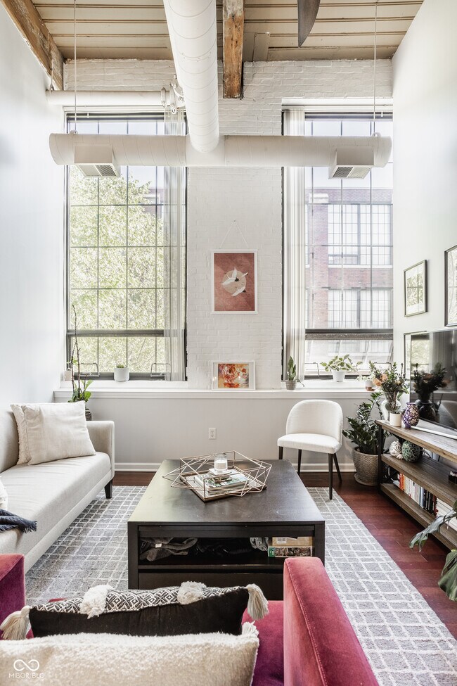 Foto del edificio - 630 N College Ave