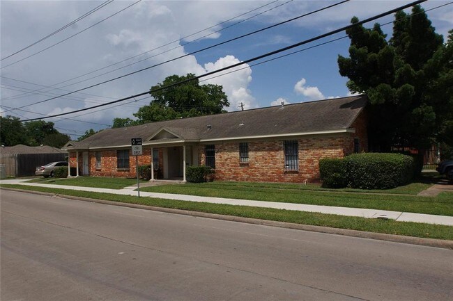Building Photo - 6525 Renwick Dr