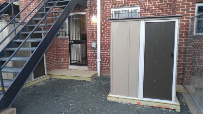 Building Photo - 606 19th ST NE APT1