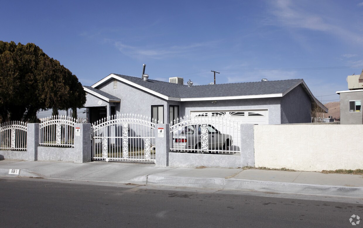 Foto principal - 681 Nancy St