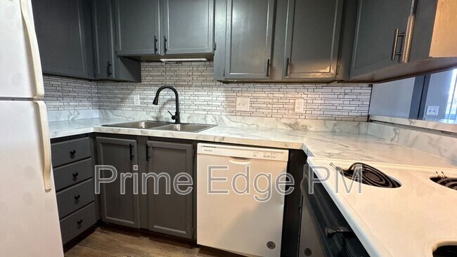 Building Photo - 1121 N 28th St