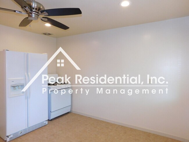 Foto del edificio - Nice 2bd/1ba Carmichael Duplex with 1 Car Garage