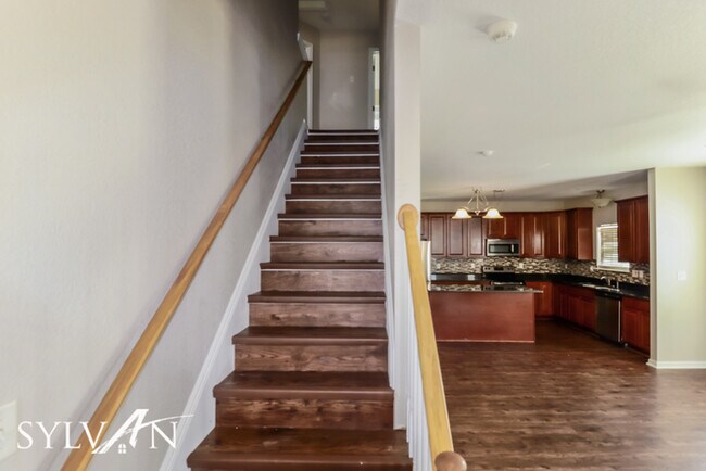 Foto del edificio - Spacious 4BR 2.5BA Traditional Home