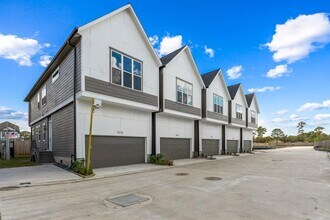 Building Photo - 5634 Azores Ln