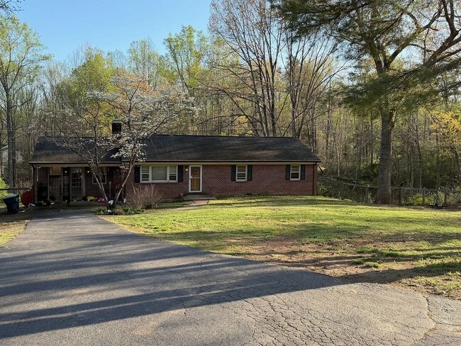 Building Photo - 1437 Dudley Mountain Rd