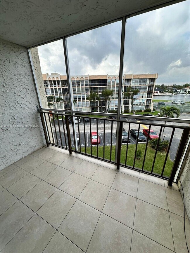 Foto del edificio - 701 Three Islands Boulevard