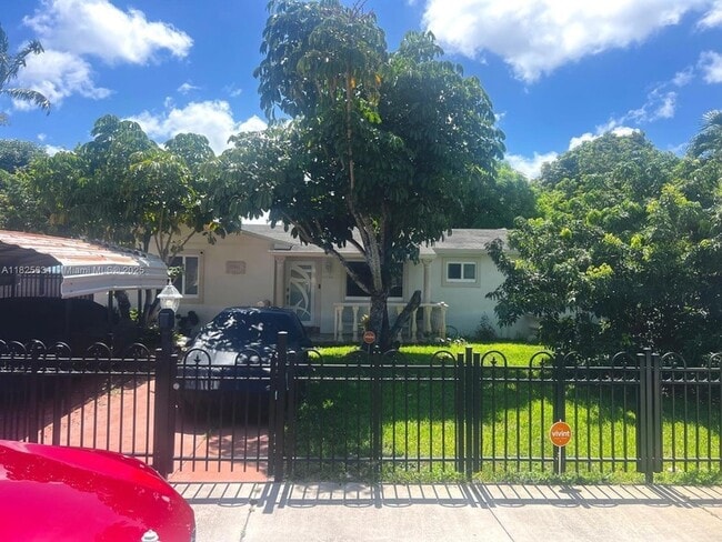 Foto del edificio - 17955 NW 44th Ct