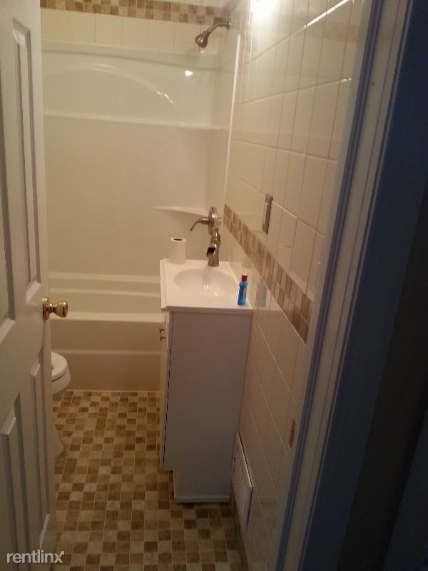 Building Photo - 2 br, 1 bath House - 30 N. Clark St