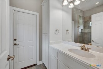 Building Photo - 9752 Trophy Oaks Dr