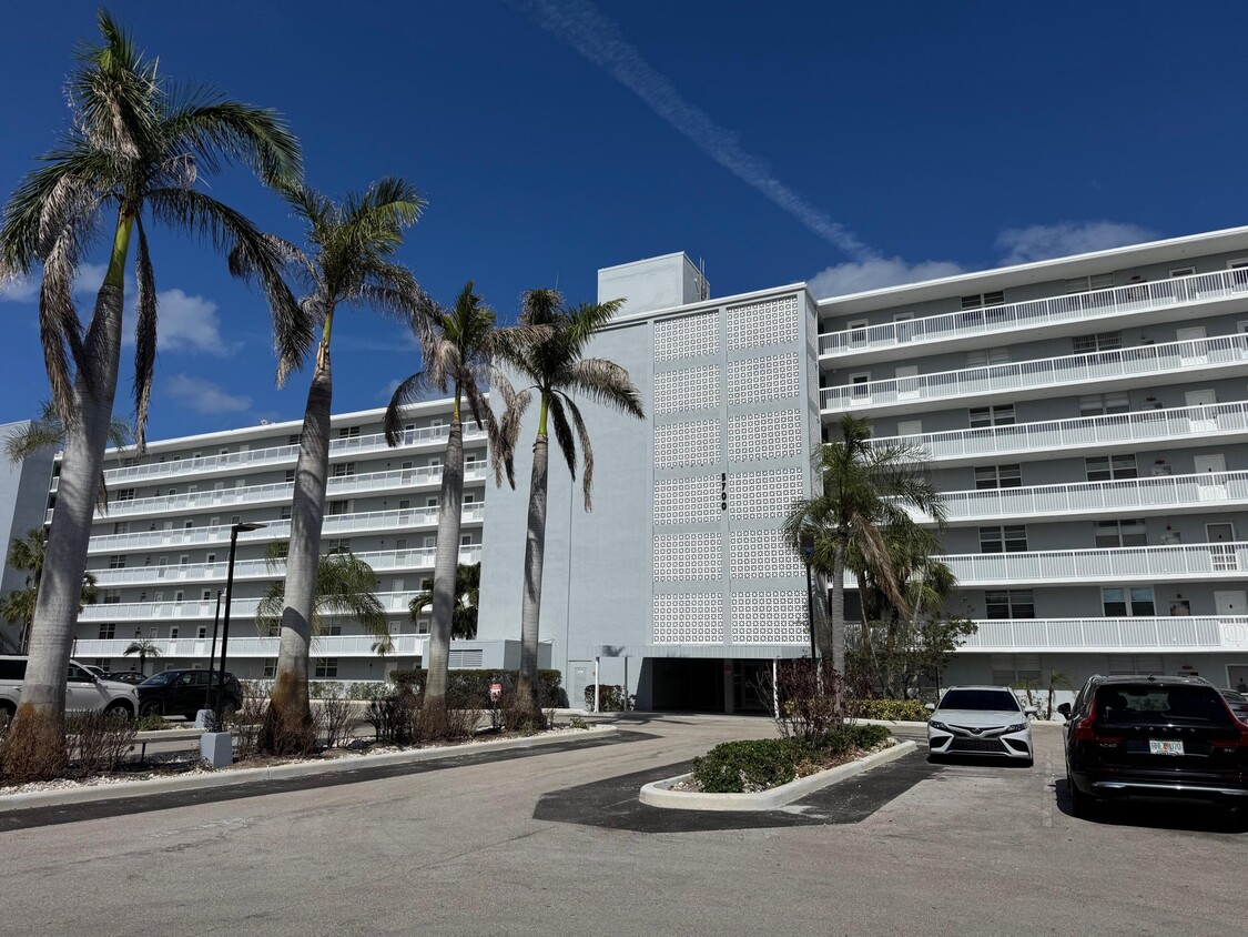 Foto principal - 5700 NW 2nd Ave