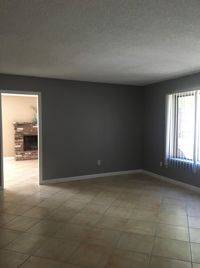 Building Photo - 4465 La Mirada Cir