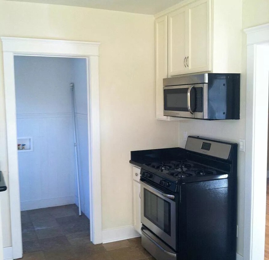Primary Photo - 5095 E Mountain View Dr
