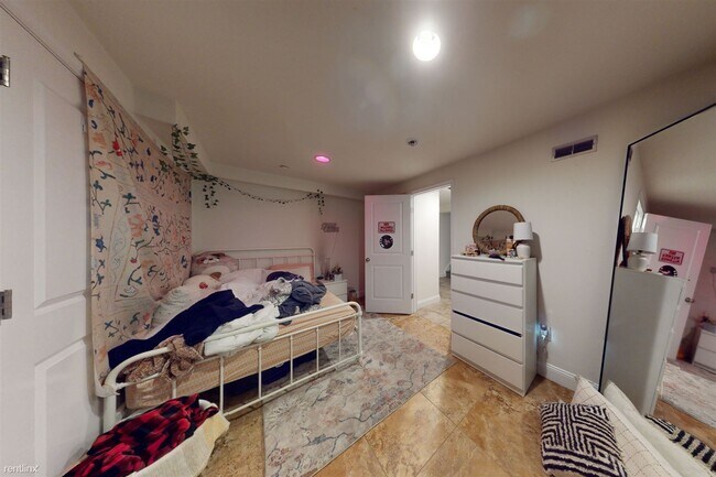 Foto del edificio - 5 br, 2 bath Duplex - 1815 N 18TH ST Unit 101