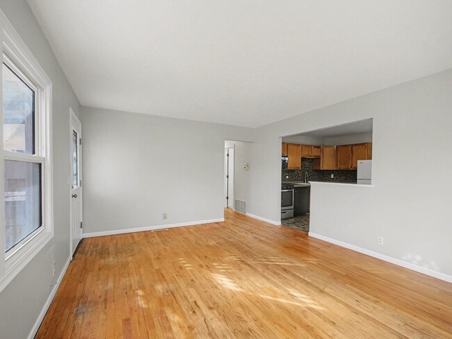 Building Photo - Bellevue 3 bedroom house for rent