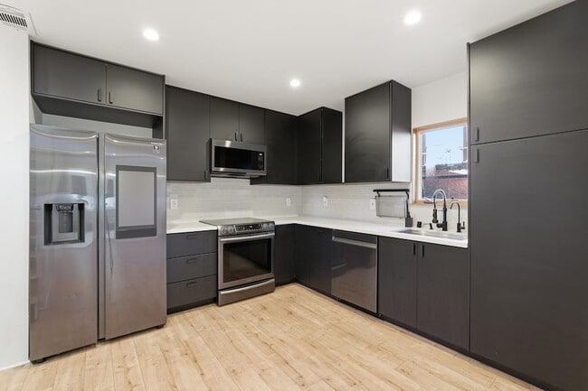 Photo - 820 46th St House