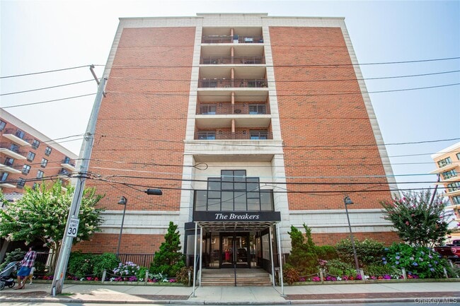 Building Photo - 230 W Broadway