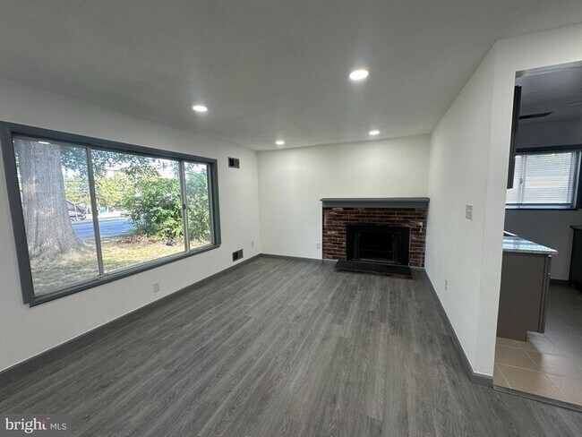 Foto del edificio - 10704 Montgomery Rd