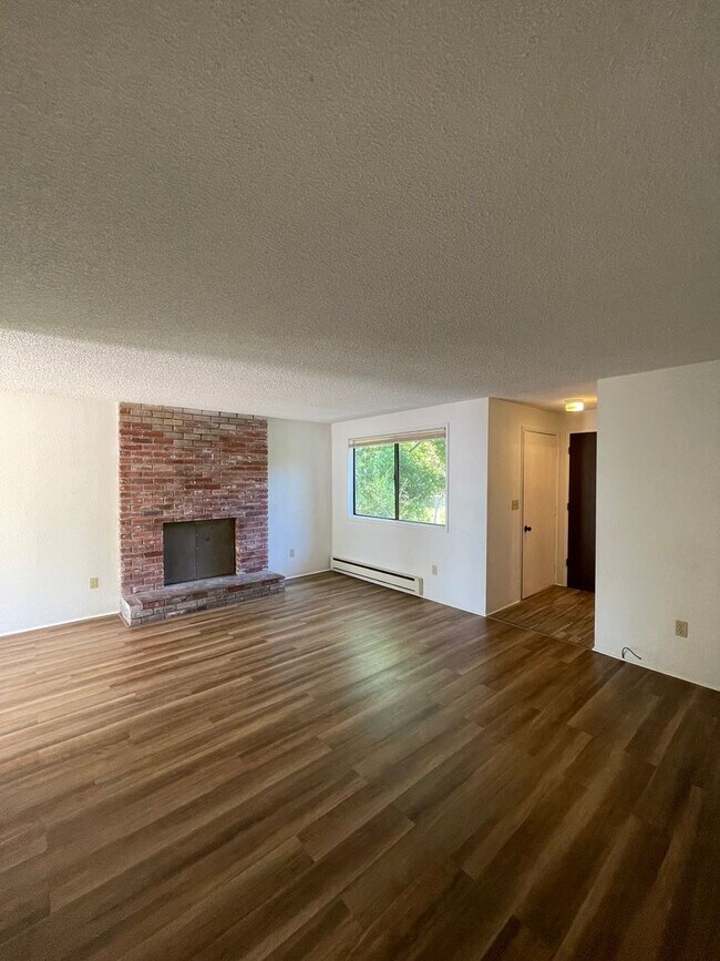 Foto del edificio - 2bdrm, 1 bath with garage!