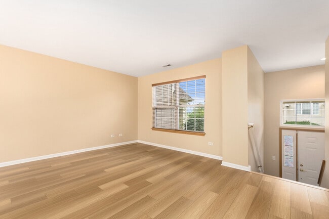 Building Photo - 2611 Canyon Dr