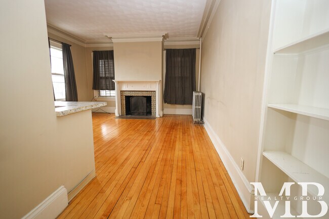 Building Photo - 465 Park Dr