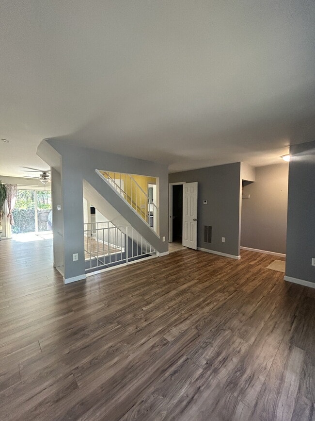 Photo - Spacious 3-Bedroom Townhome with Finished Basement in Warrenton, Virginia offering Prime Commuter...