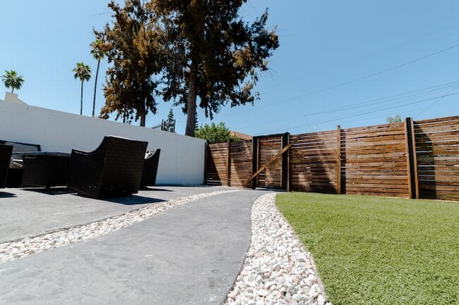 Foto del edificio - 14836 Archwood St