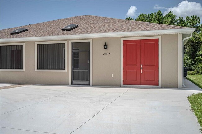 Building Photo - 2017 Como St