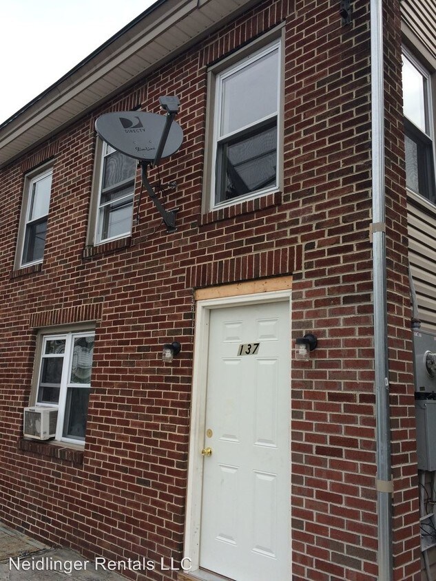 Primary Photo - 137 N West St