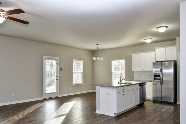 Building Photo - 1015 Helms Rd