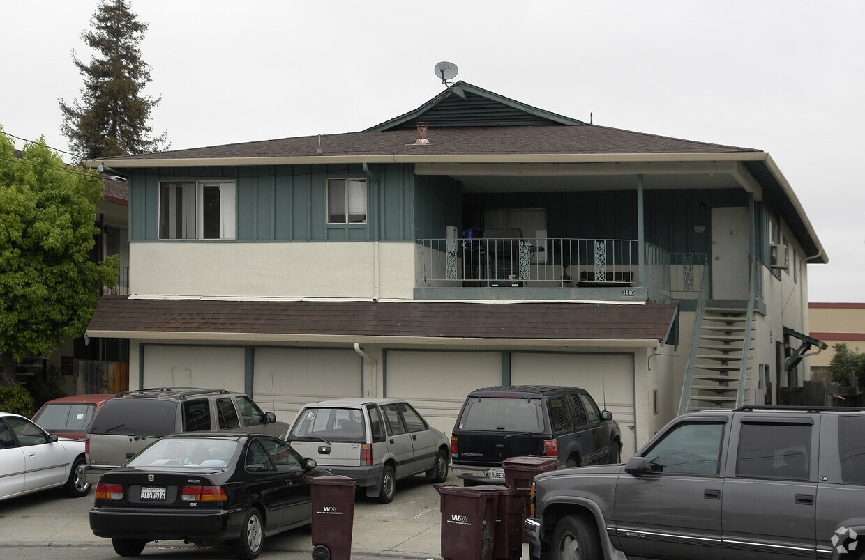 Primary Photo - 3440 Redwood Ct