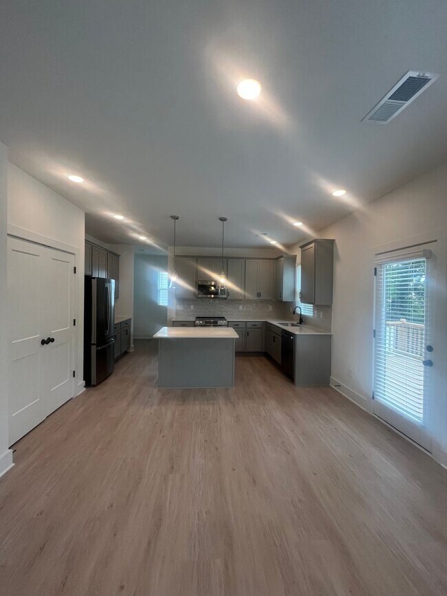 Foto del edificio - New Construction Home with 4 Bedrooms, 2.5 Baths, 2 Car Garage, Fenced Yard
