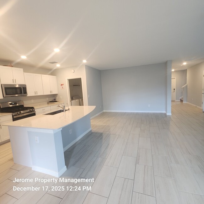 Building Photo - 2546 Leonia Ln