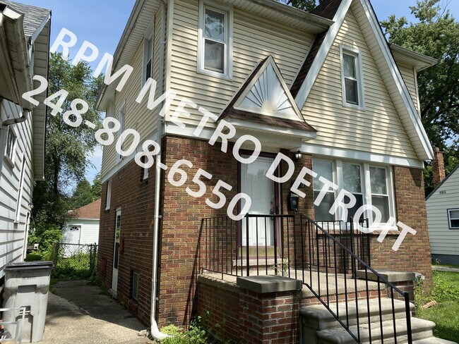 Foto del edificio - 3-BEDROOM COLONIAL In HAZEL PARK