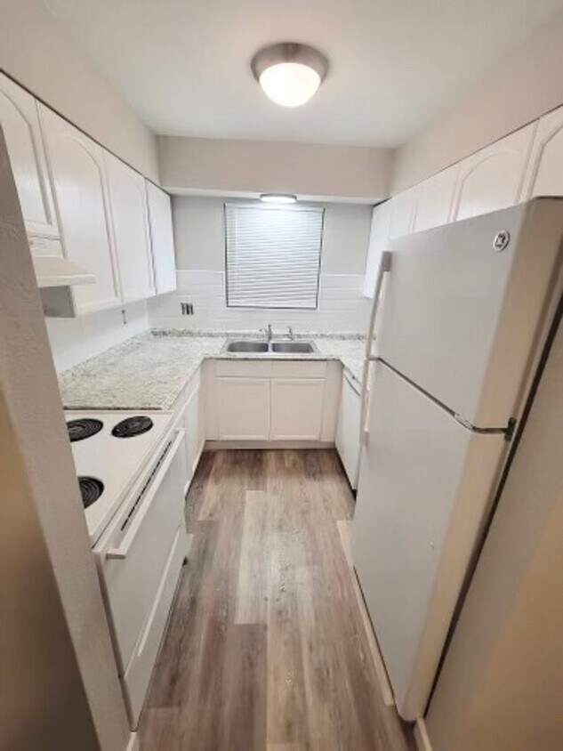 Primary Photo - Newly Renovated 2 Bedroom, 1.5 Bathroom To...
