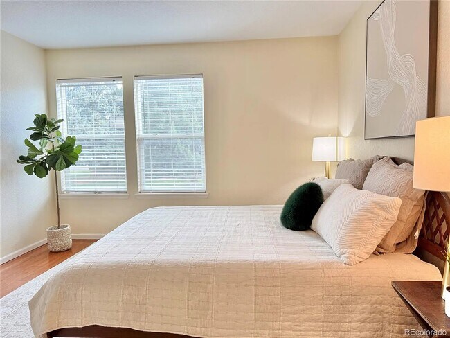 Foto del edificio - 444 S Kittredge St