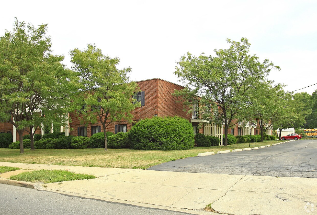 Building Photo - Twin Mark Apartments