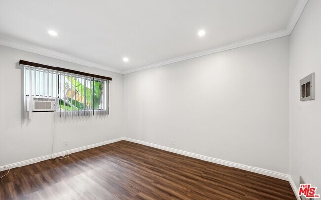Foto del edificio - 637 Hayworth Ave