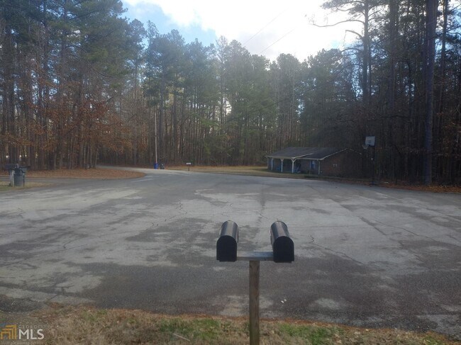 Building Photo - 96 Paris Cir